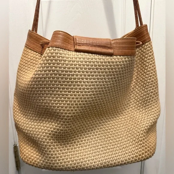 Bally Chic Tan Woven Leather Hobo Bag - Picture 4 of 9